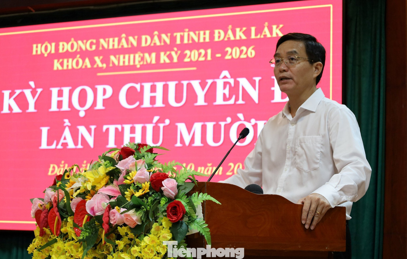 Ông Nguyễn Đình Trung - Bí thư Tỉnh ủy Đắk Lắk, phát biểu tại kỳ họp.