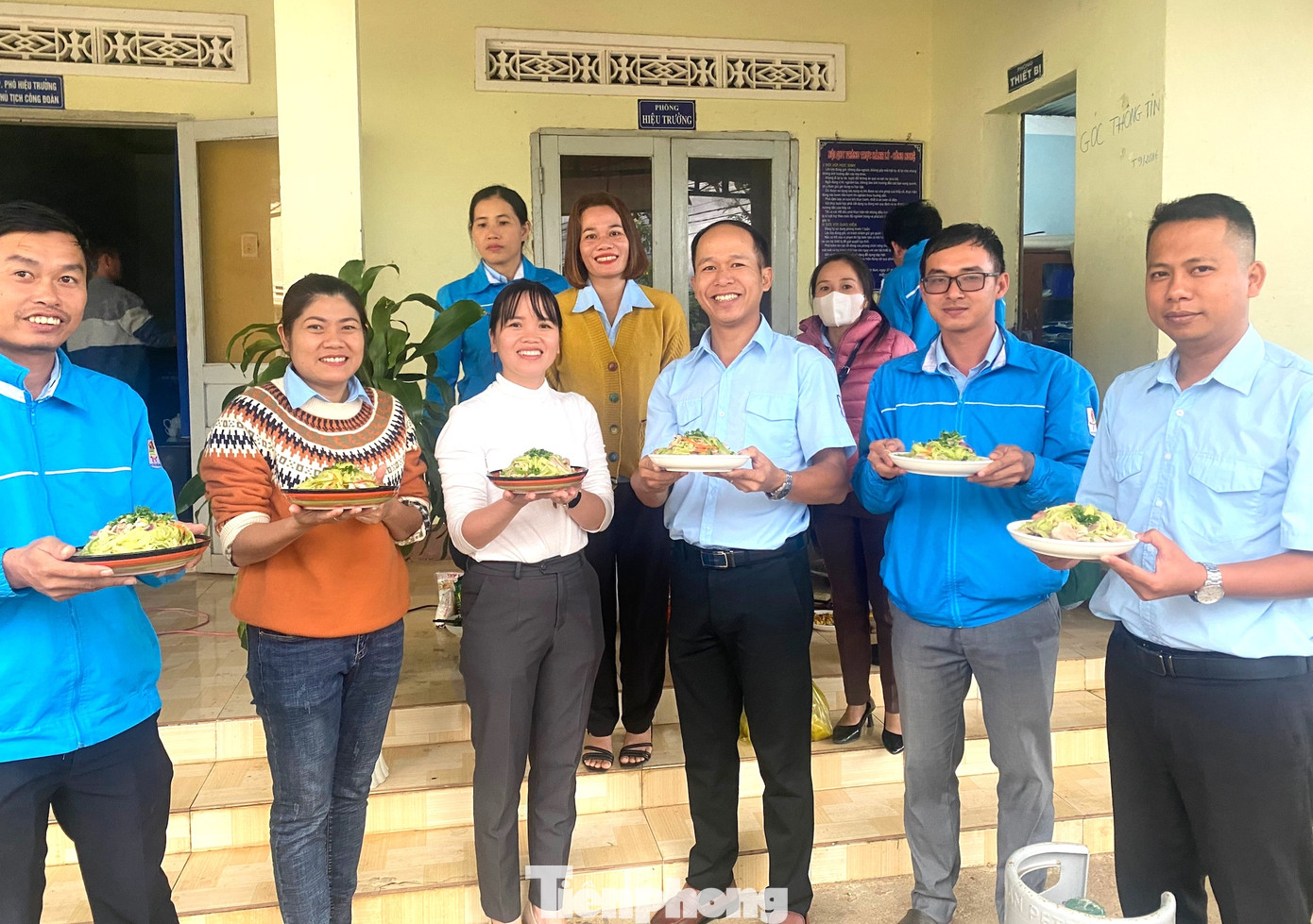 Mô hình nhằm động viên các em học sinh khó khăn tại hai xã vùng sâu nỗ lực trong học tập Mô hình nhằm động viên các em học sinh khó khăn tại hai xã vùng sâu nỗ lực trong học tập