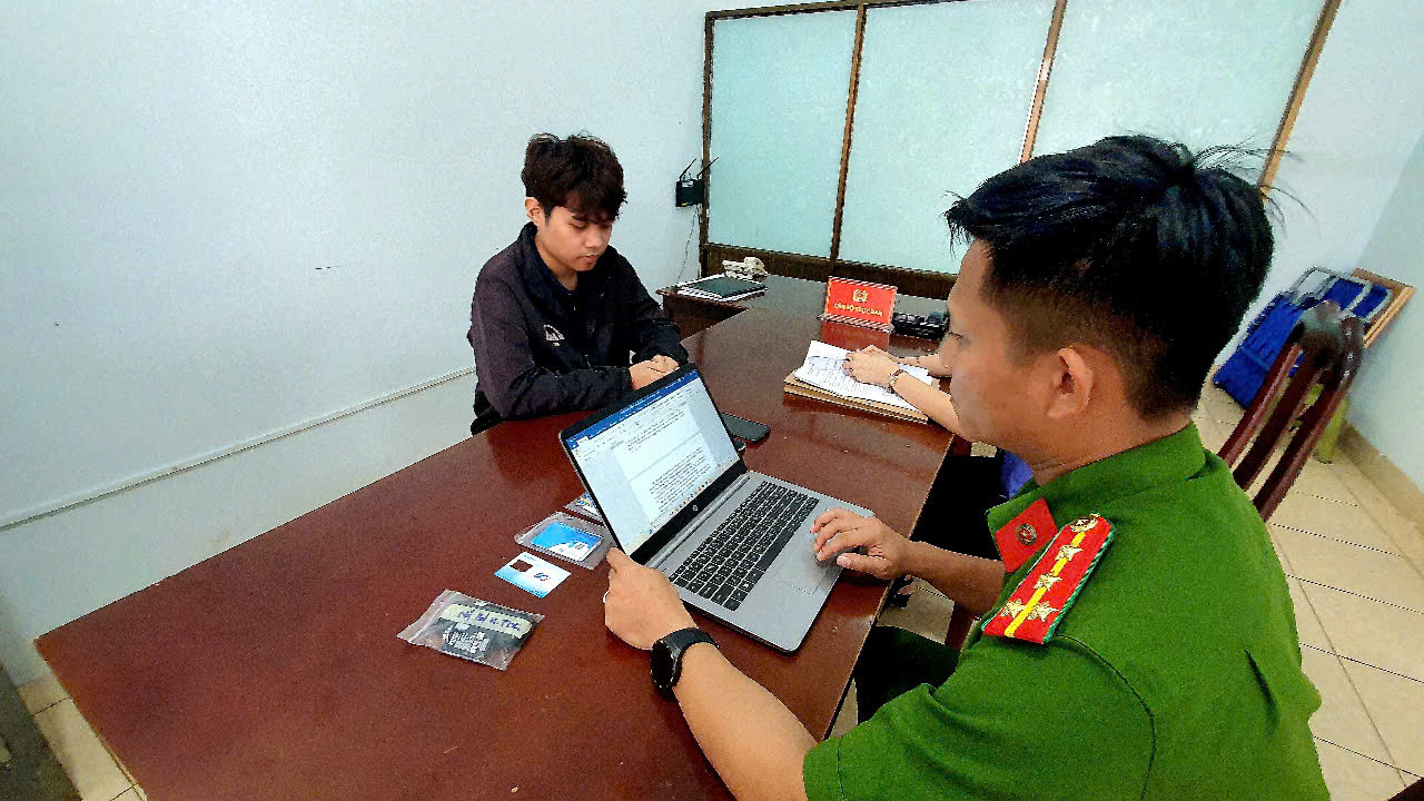 Nguyễn Bá Khánh Toàn tại cơ quan công an Nguyễn Bá Khánh Toàn tại cơ quan công an