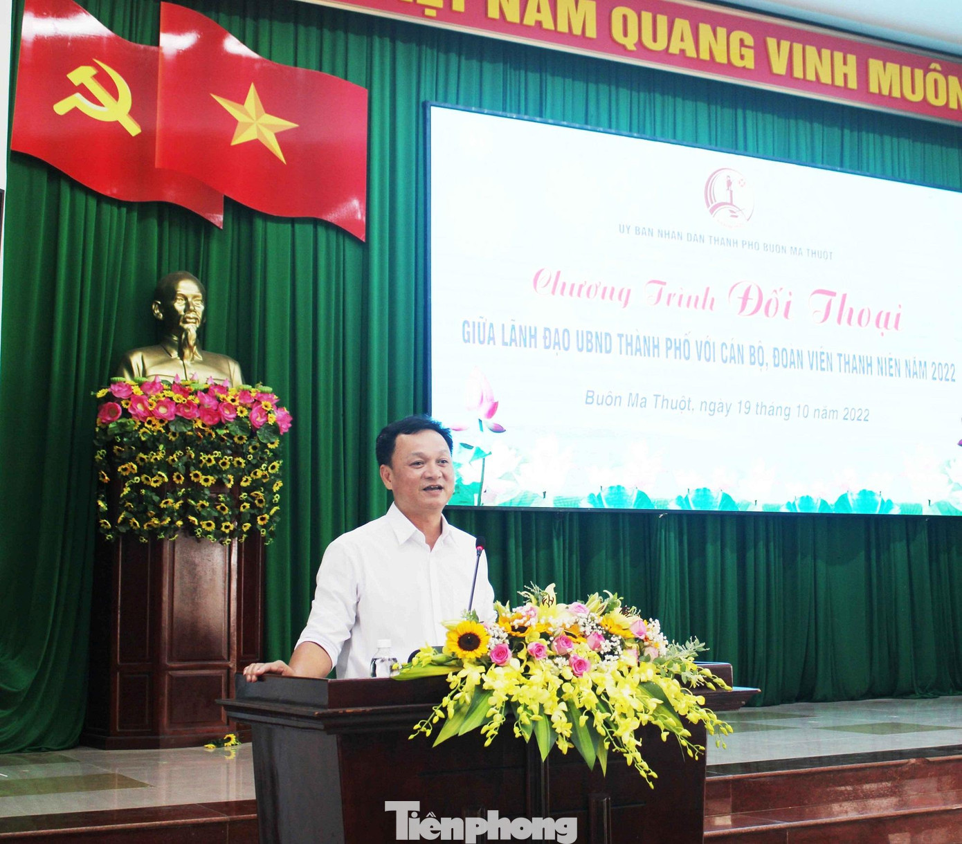 Chủ tịch UBND TP.Buôn Ma Thuột Vũ Văn Hưng phát biểu tại chương trình đối thoại Chủ tịch UBND TP.Buôn Ma Thuột Vũ Văn Hưng phát biểu tại chương trình đối thoại