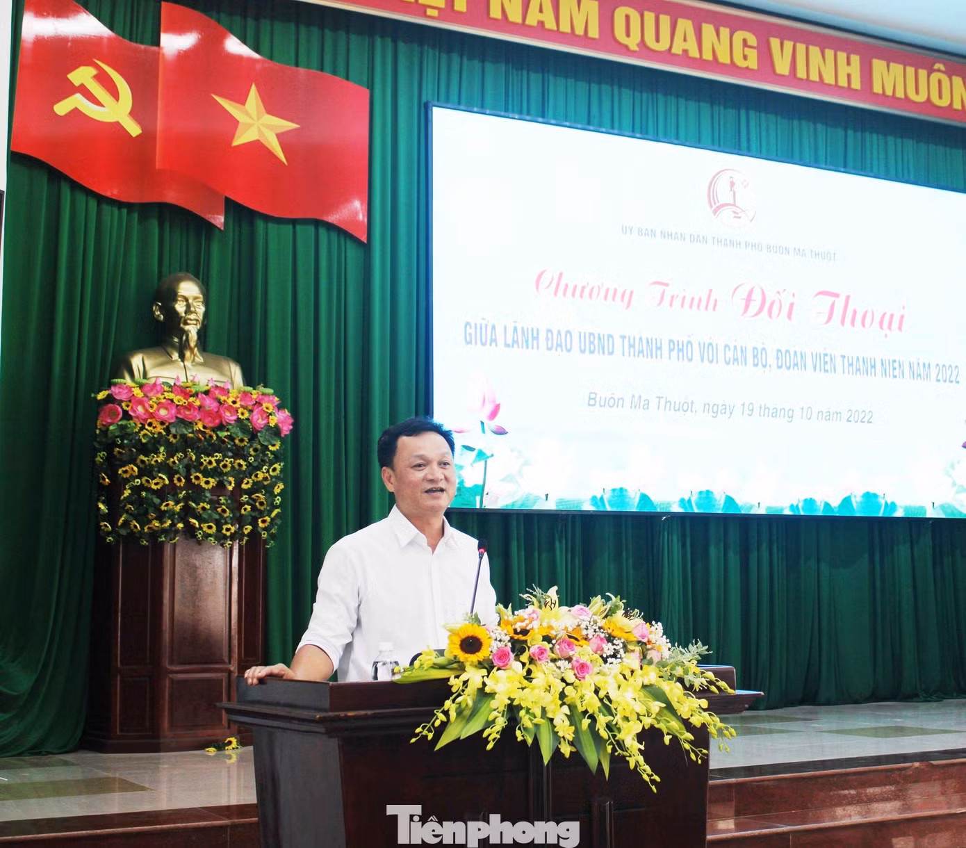 Chủ tịch UBND TP.Buôn Ma Thuột Vũ Văn Hưng phát biểu tại chương trình đối thoại