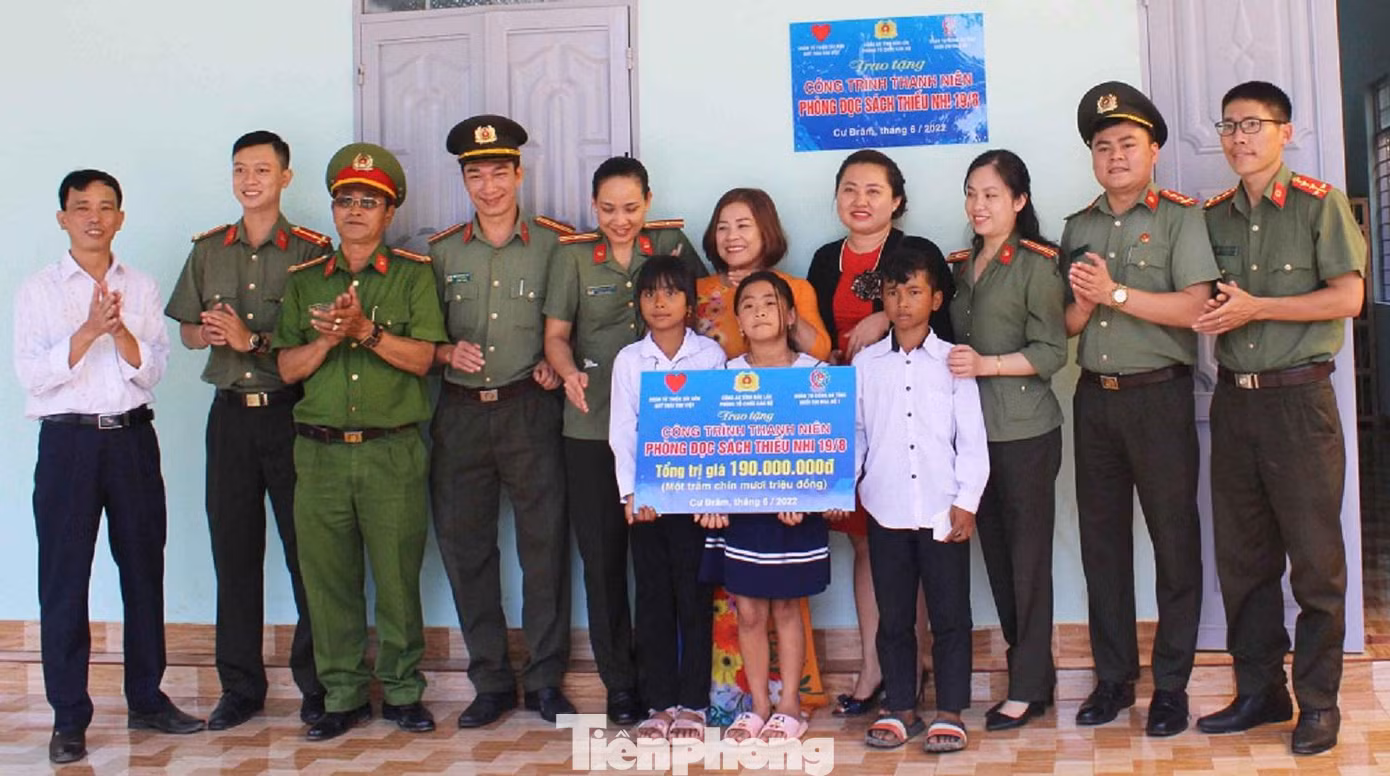 Công trình thanh niên 'Phòng đọc sách thiếu nhi 19/8' Công trình thanh niên 'Phòng đọc sách thiếu nhi 19/8'