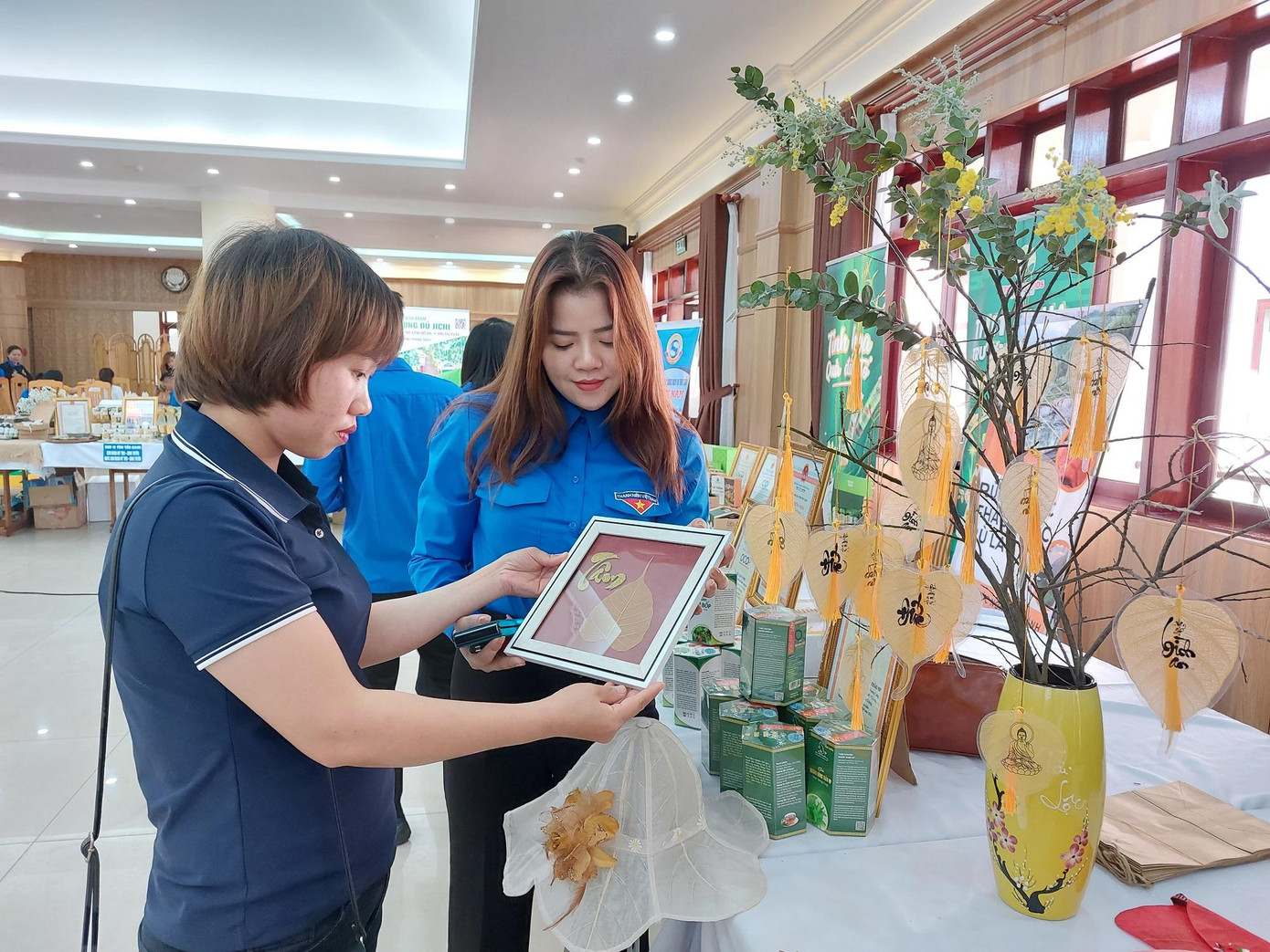 Nhiều sản phẩm của thanh niên khởi nghiệp được trưng bày trong khuôn khổ chương trình