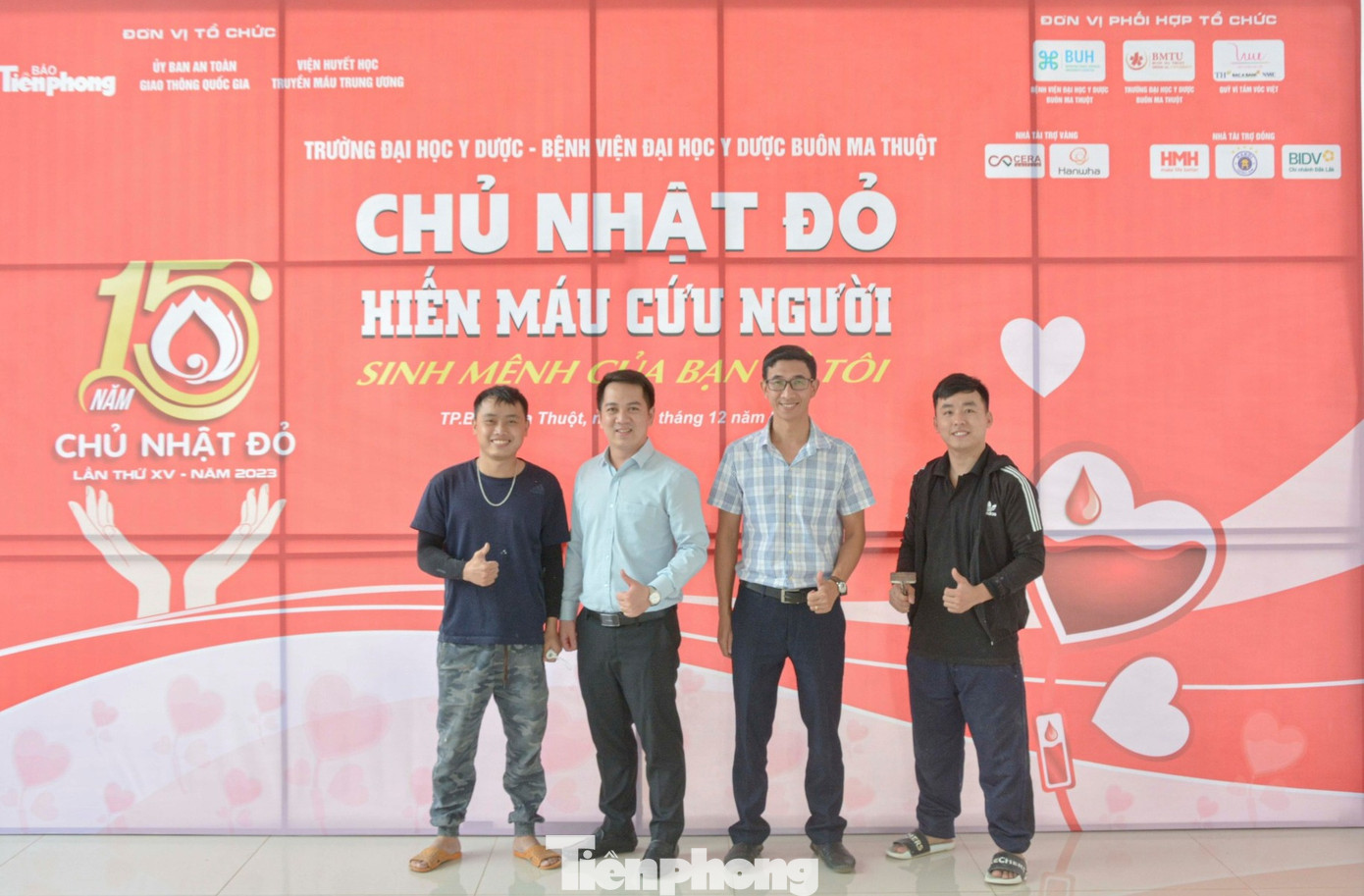 Điểm hiến máu của chương trình Chủ nhật Đỏ tại trường ĐH Y dược Buôn Ma Thuột Điểm hiến máu của chương trình Chủ nhật Đỏ tại trường ĐH Y dược Buôn Ma Thuột