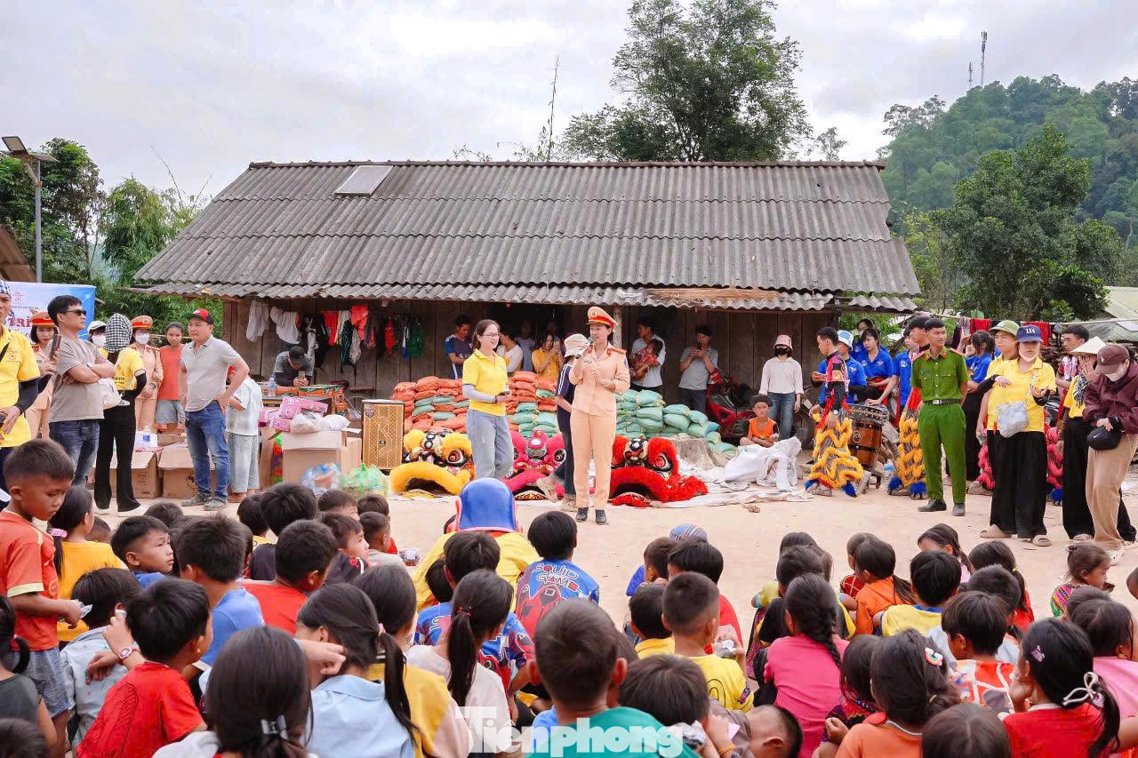 Nhiều hoạt động ý nghĩa tại chương trình &quot;mang yêu thương đến với bản làng&quot;.