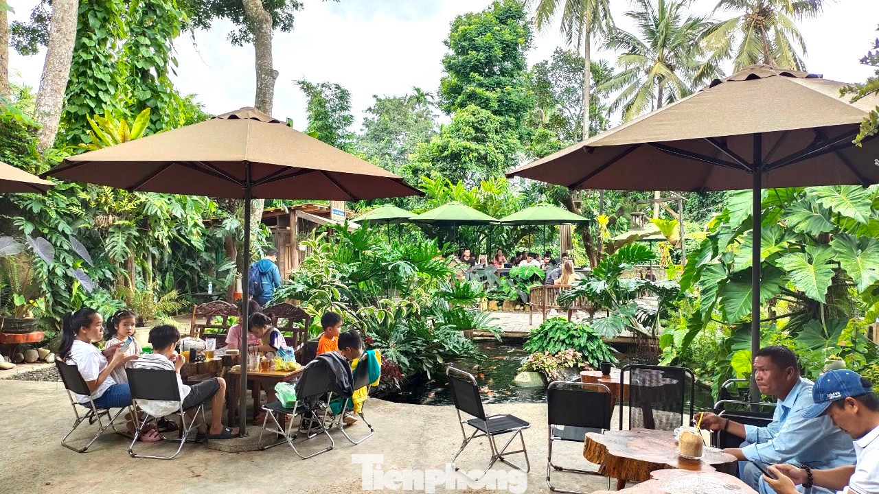 Để đáp ứng nhu cầu thị hiếu, nhiều quán theo xu hướng tạo ra những thức uống mới lạ, hợp khẩu vị khách hàng, đặc biệt là giới trẻ.