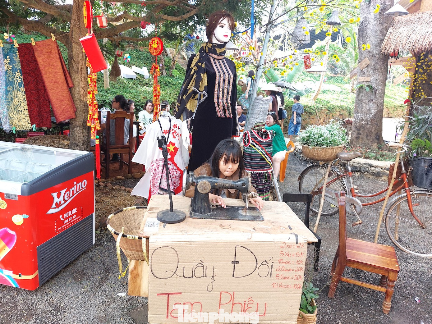 Điểm nhấn trong những quán này là không gian với các đồ vật cũ.