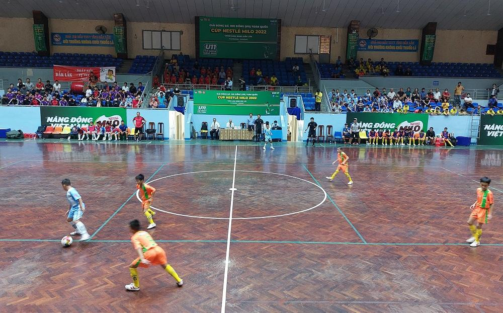 Sau lễ khai mạc diễn ra trận đấu giữa đội chủ nhà Đắk Lắk và đội Gia Lai Sau lễ khai mạc diễn ra trận đấu giữa đội chủ nhà Đắk Lắk và đội Gia Lai