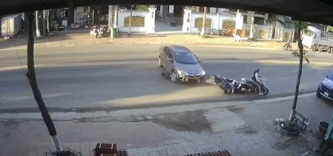 Hiện trường vụ tai nạn (Ảnh cắt từ clip)