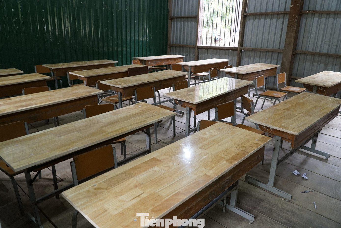 Những bộ bàn ghế mới, vững chắc tiếp thêm động lực giúp học vùng sâu đến trường. Những bộ bàn ghế mới, vững chắc tiếp thêm động lực giúp học vùng sâu đến trường.