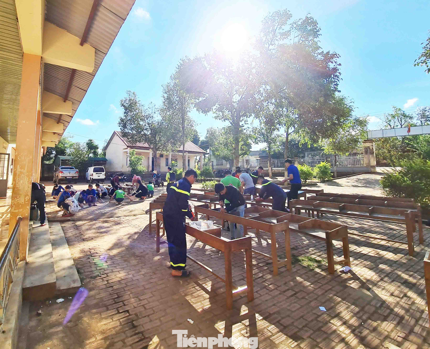 Nhóm thiện nguyện “Vòng tay yêu thương” là một trong những tập thể được nhận giải thưởng Tình nguyện quốc gia của Trung ương Đoàn TNCS Hồ Chí Minh năm 2019. Trong năm 2020, nhóm được nhận bằng khen của Trung ương Hội LHTN Việt Nam. Nhóm thiện nguyện “Vòng tay yêu thương” là một trong những tập thể được nhận giải thưởng Tình nguyện quốc gia của Trung ương Đoàn TNCS Hồ Chí Minh năm 2019. Trong năm 2020, nhóm được nhận bằng khen của Trung ương Hội LHTN Việt Nam.