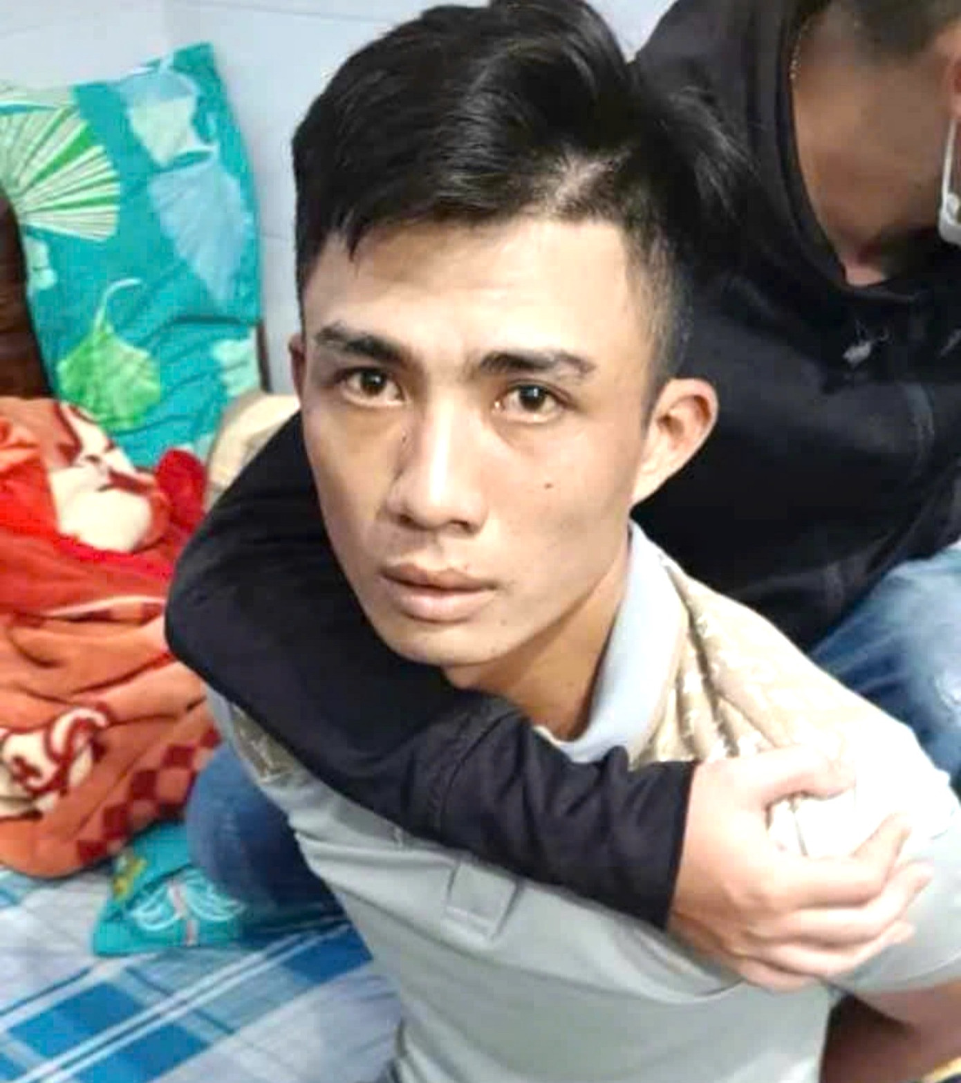 Đối tượng Nguyễn Văn Sự tại thời điểm bị bắt Đối tượng Nguyễn Văn Sự tại thời điểm bị bắt