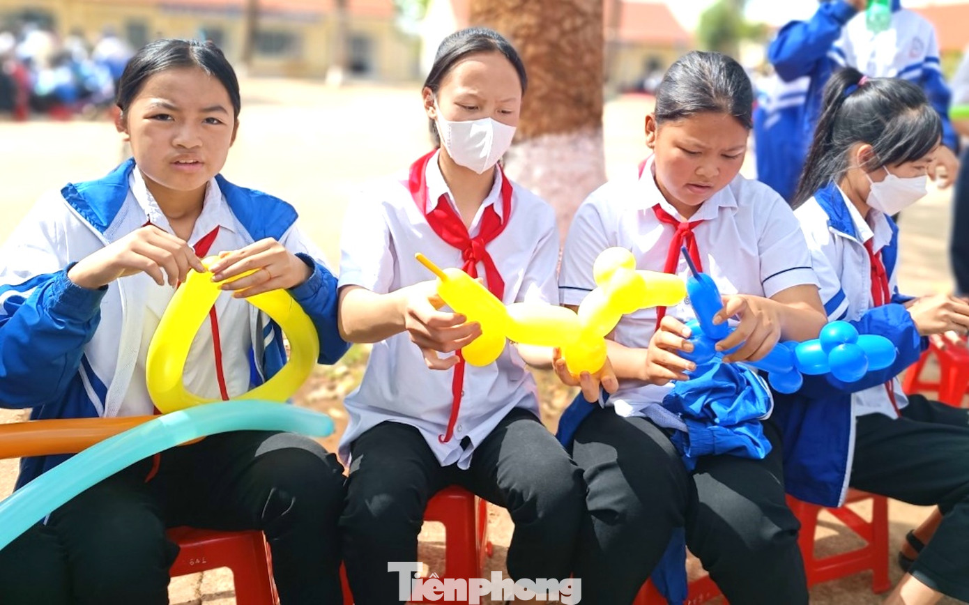 Học sinh được trải nghiệm thực hành làm các sản phẩm Học sinh được trải nghiệm thực hành làm các sản phẩm