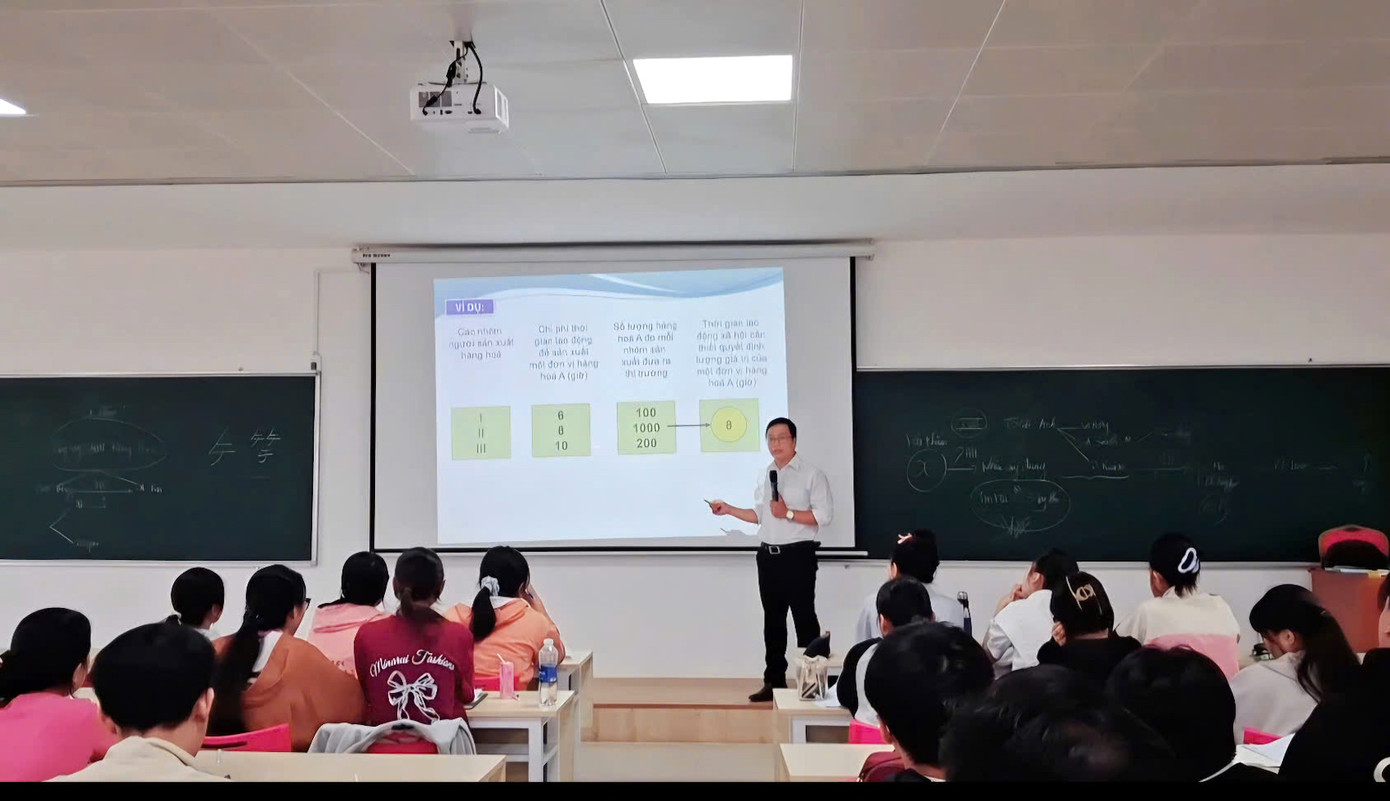 Tiến sĩ Trương Văn Thủy giảng dạy tại Đại học Y Dược Buôn Ma Thuột. Tiến sĩ Trương Văn Thủy giảng dạy tại Đại học Y Dược Buôn Ma Thuột.