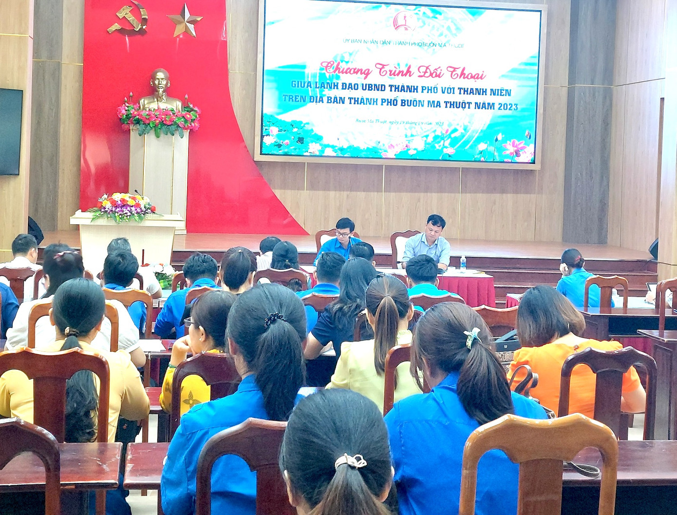 Chương trình đối thoại giữa lãnh đạo UBND TP Buôn Ma Thuột với thanh niên