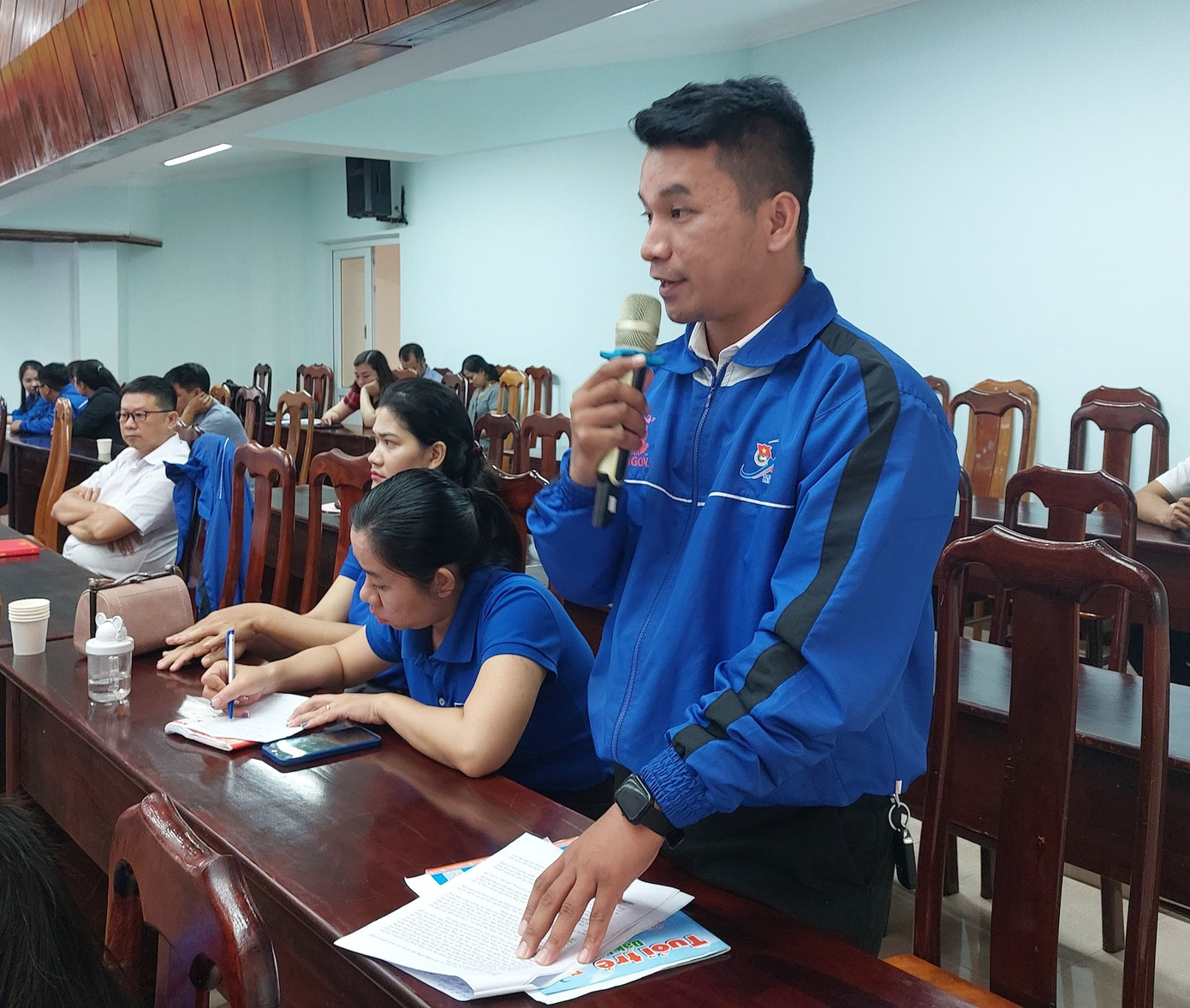 Anh Thái Quang Êban - Phó Bí thư Đoàn xã Ea Tu chia sẻ tại buổi đối thoại