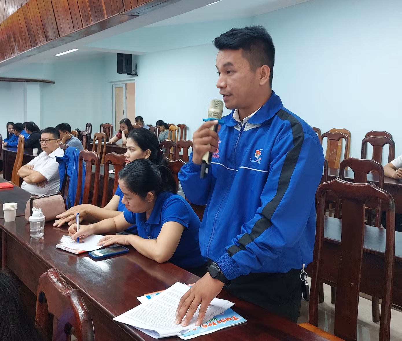 Anh Thái Quang Êban - Phó Bí thư Đoàn xã Ea Tu chia sẻ tại buổi đối thoại