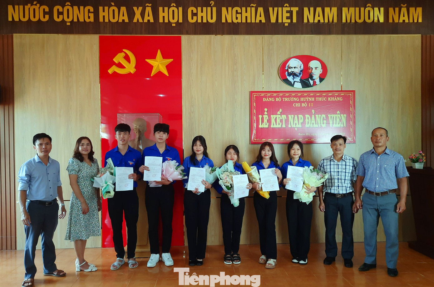 Những đoàn viên ưu tú được kết nạp Đảng Những đoàn viên ưu tú được kết nạp Đảng