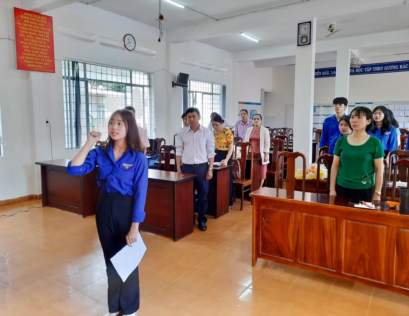 Hoàng Thị Luyến tại lễ kết nạp đảng viên