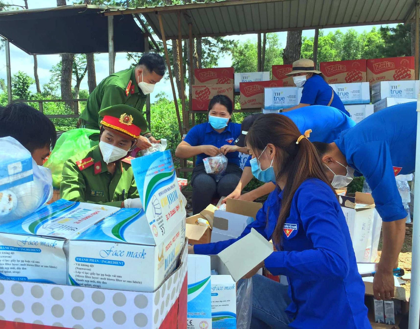 Huyện Đoàn phối hợp với Đoàn công an huyện hỗ trợ nhân lực Huyện Đoàn phối hợp với Đoàn công an huyện hỗ trợ nhân lực