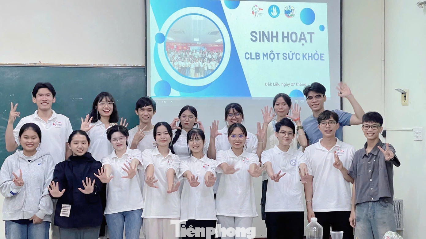 Theo đuổi đam mê ngành y là sự truyền lửa từ bố và anh trai. Bố của Huyền Trân từng là một bác sĩ nhưng đã qua đời cách đây 5 năm. Vì thế nữ sinh mong muốn trở thành một bác sĩ tốt như bố để giúp đỡ các bệnh nhân, trở thành một công dân có ích cho xã hội, cho cộng đồng. Với Huyền Trân, khi tham gia vào các hoạt động tình nguyện, bản thân đã có rất nhiều trải nghiệm quý báu để trưởng thành, bản thân đã đóng góp một chút sức lực nhỏ bé vì lợi ích cộng đồng.