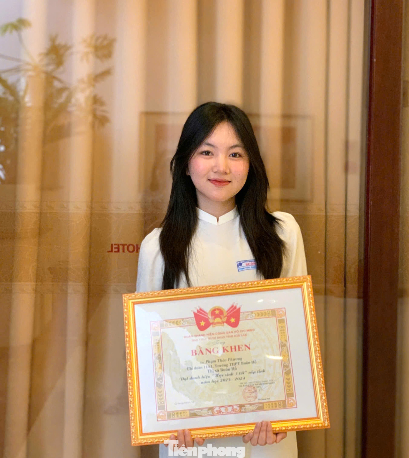 Em Phạm Thảo Phương (lớp 12A1, Trường THPT Buôn Hồ) là một trong hai học sinh tiêu biểu của tỉnh Đắk Lắk vinh dự nhận danh hiệu "Học sinh 3 tốt" cấp Trung ương năm học 2023-2024.