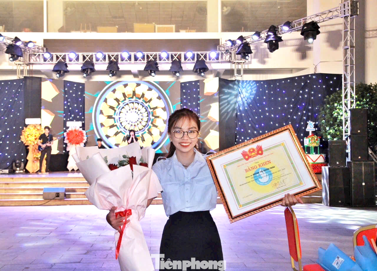 Sinh viên Huỳnh Thị Huyền Trân (lớp YK21C, Khoa Y Dược, Trường ĐH Tây Nguyên) là một trong bốn sinh viên của tỉnh Đắk Lắk đạt danh hiệu "Sinh viên 5 tốt" cấp Trung ương năm học 2023–2024.