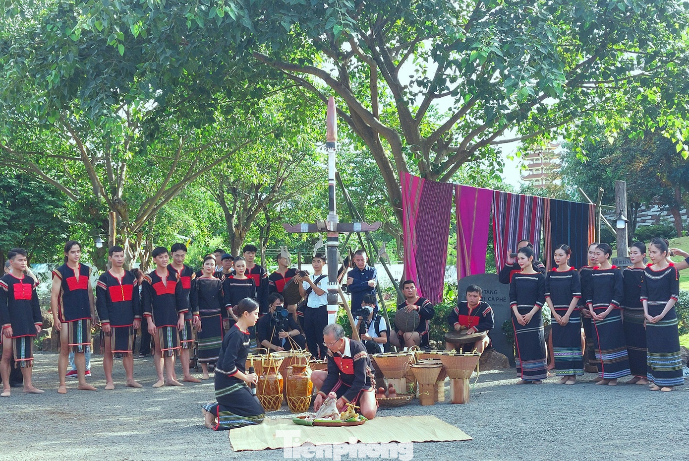 Lễ hội có nhiều tua du lịch trải nghiệm, tìm hiểu văn hóa của các dân tộc Tây Nguyên.