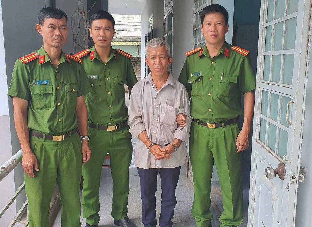 Đối tượng Duy bị bắt tạm giam để điều tra về tội giết người Đối tượng Duy bị bắt tạm giam để điều tra về tội giết người