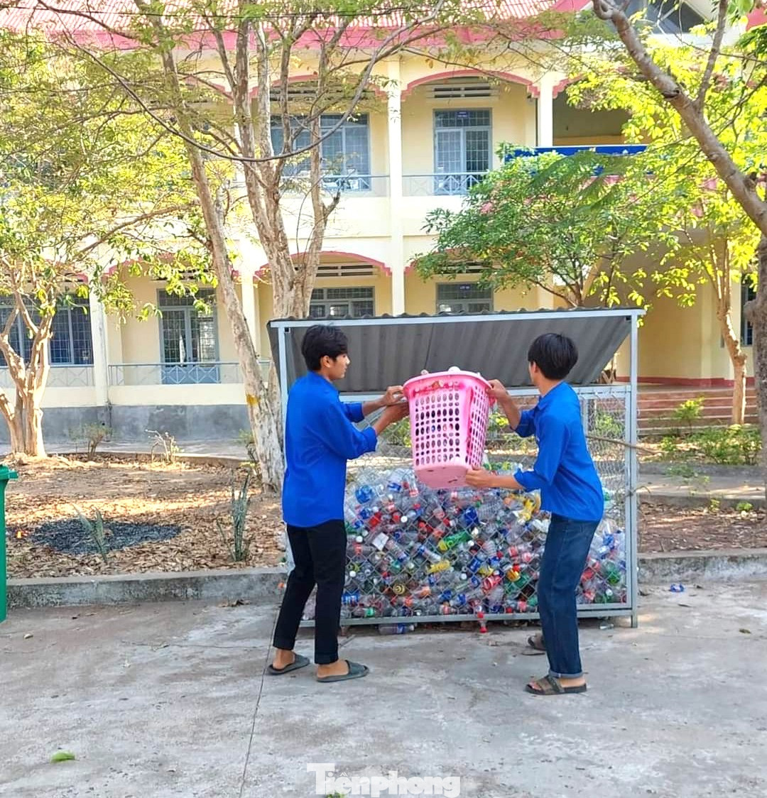 Qua đó, thể hiện được tinh thần xung kích, tình nguyện, phát huy vai trò của thanh niên trong việc bảo vệ môi trường, giữ gìn tuyến đường xanh-sạch-đẹp, xây dựng nông thôn mới và đô thị văn minh, hiện đại.