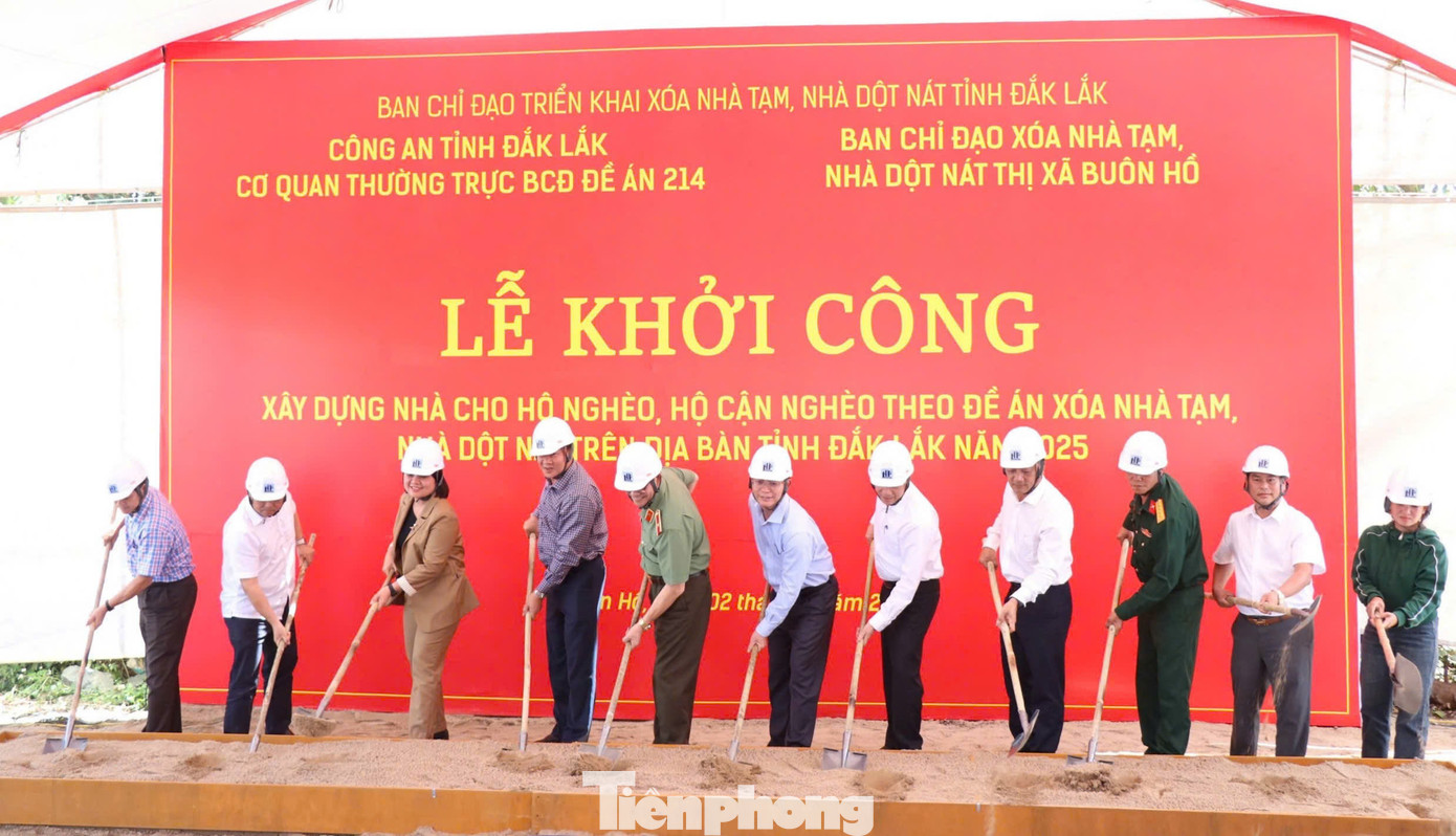 Lễ khởi công xây dựng nhà cho hộ ông Y Thăn Ksơr (thị xã Buôn Hồ, Đắk Lắk) Lễ khởi công xây dựng nhà cho hộ ông Y Thăn Ksơr (thị xã Buôn Hồ, Đắk Lắk)