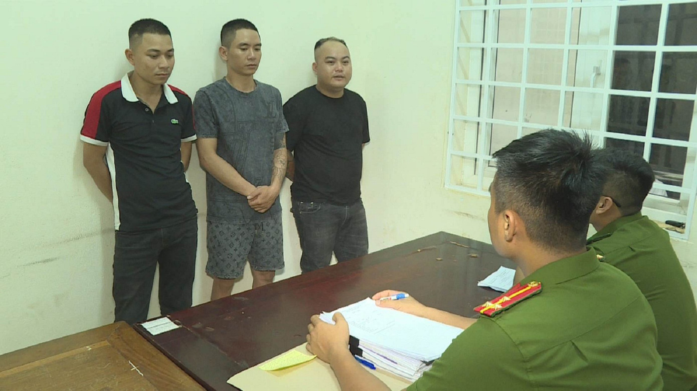 Ba đối tượng tại cơ quan công an