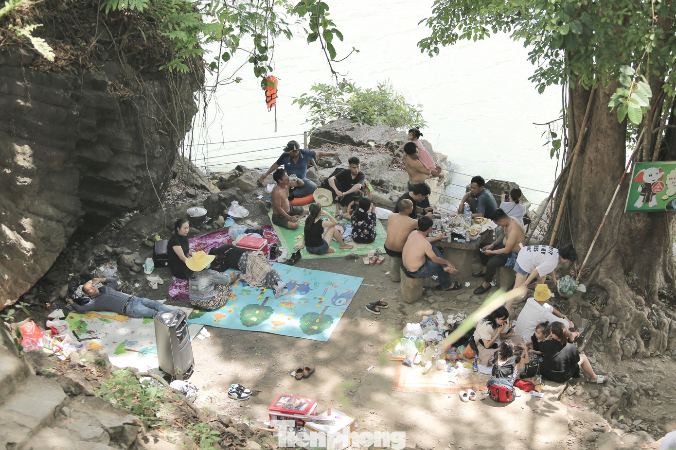 Những bữa tiệc ăn nhậu được tổ chức