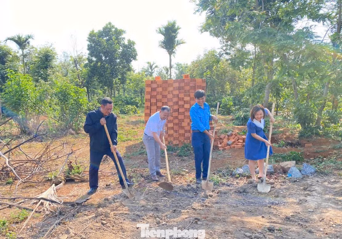 Mới đây, Huyện Đoàn Cư Kuin phối hợp với Ban thanh niên Công an tỉnh Đắk Lắk khởi công Công trình thanh niên Nhà nhân ái cho một hộ gia đình xã Ea Tiêu.