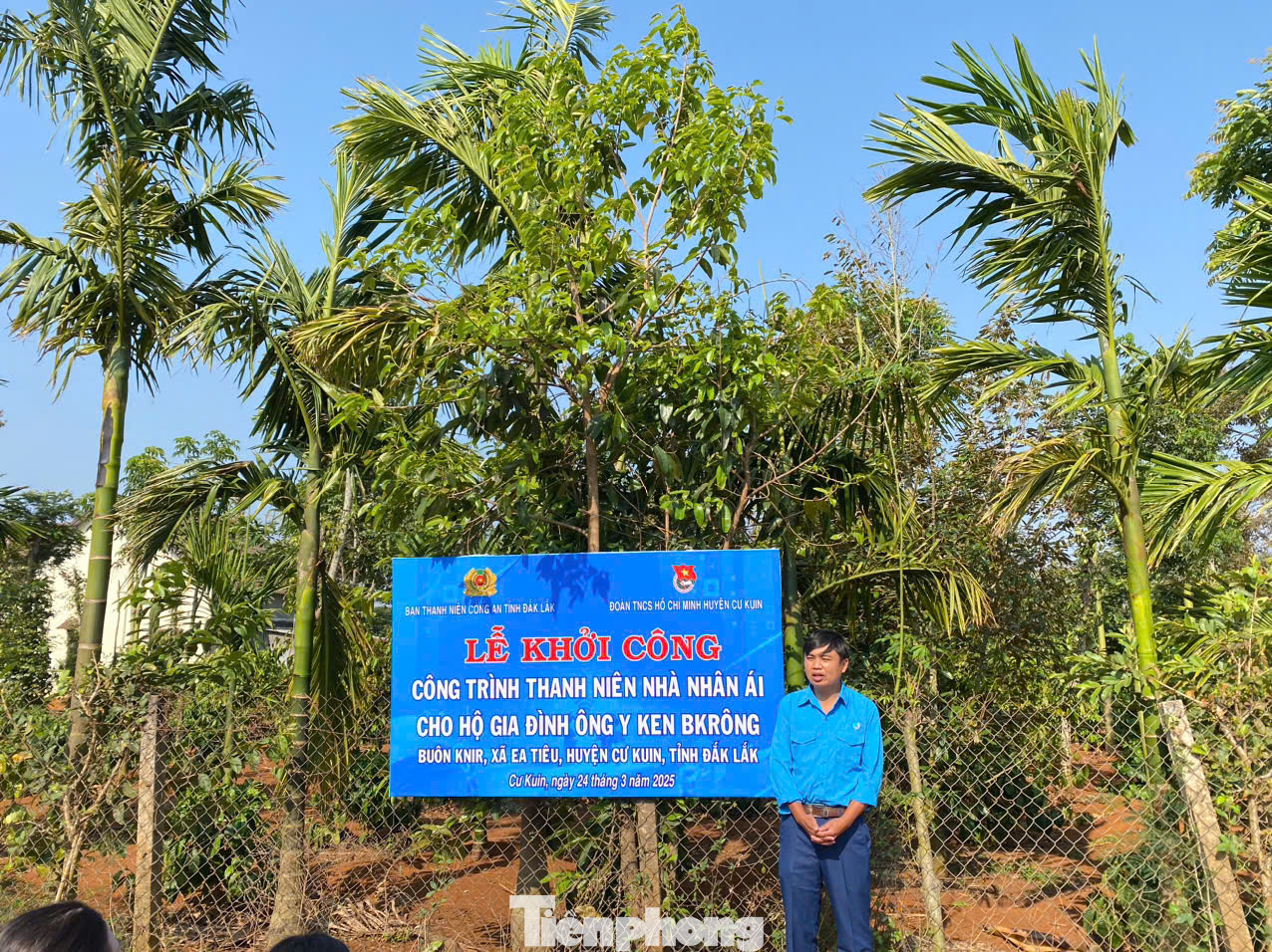 Đây là công trình thanh niên hưởng ứng phong trào thi đua “Chung tay xóa nhà tạm, nhà dột nát trên phạm vi cả nước trong năm 2025” do Thủ tướng Chính phủ phát động, nhằm góp phần mang lại mái ấm tình thương cho người nghèo trên địa bàn huyện.