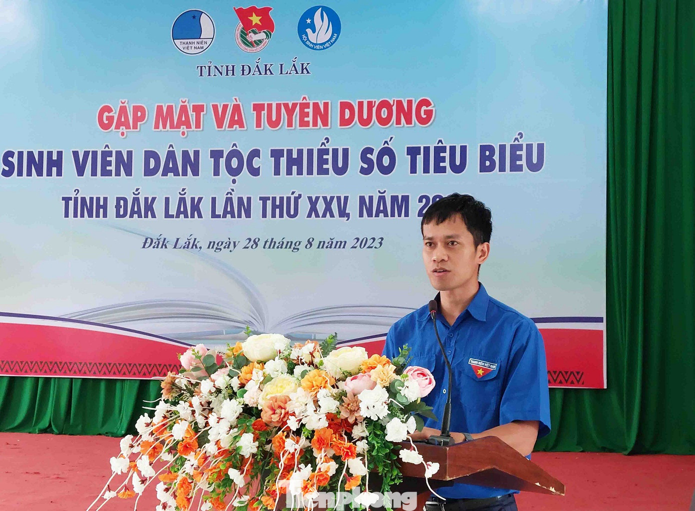 Anh Y Lê Pas Tơr - Phó Bí thư thường trực Tỉnh Đoàn Đắk Lắk phát biểu tại chương trình Anh Y Lê Pas Tơr - Phó Bí thư thường trực Tỉnh Đoàn Đắk Lắk phát biểu tại chương trình