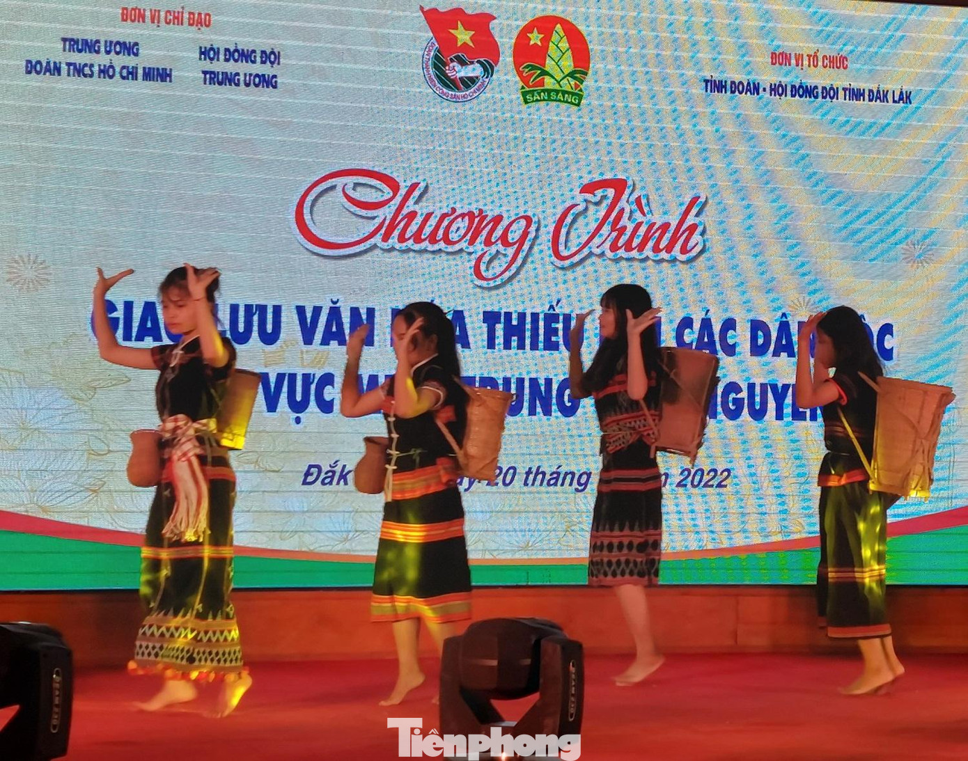 Nhiều tiết mục nghệ thuật mang đậm bản sắc văn hóa dân tộc Nhiều tiết mục nghệ thuật mang đậm bản sắc văn hóa dân tộc