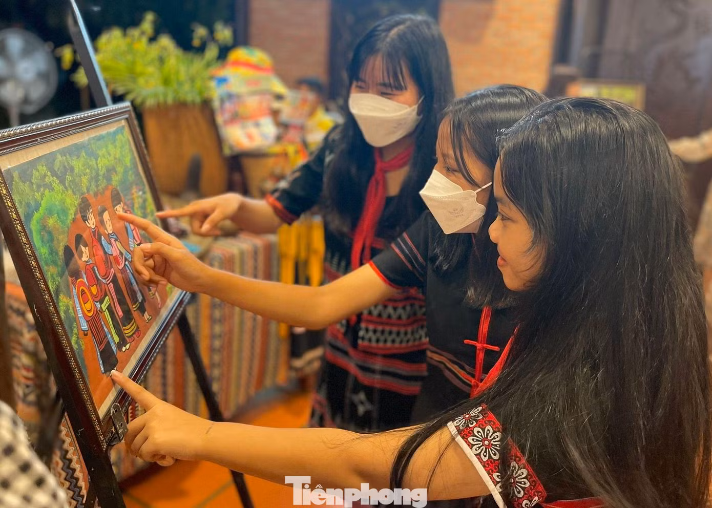 Triễn lãm tranh thiếu nhi tại chương trình