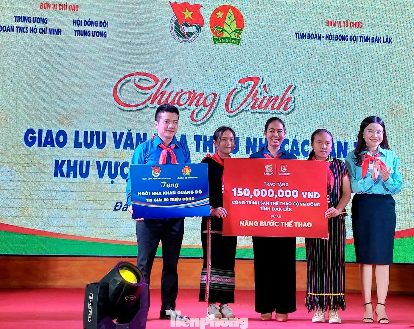 Trung ương Đoàn tặng các công trình cho Tỉnh Đoàn Đắk Lắk Trung ương Đoàn tặng các công trình cho Tỉnh Đoàn Đắk Lắk