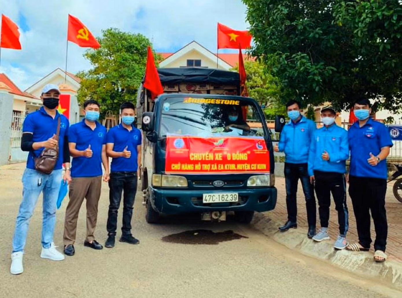 Nhóm anh Hiệp đã thực hiện được 23 "Chuyến xe 0 đồng" Nhóm anh Hiệp đã thực hiện được 23 "Chuyến xe 0 đồng"