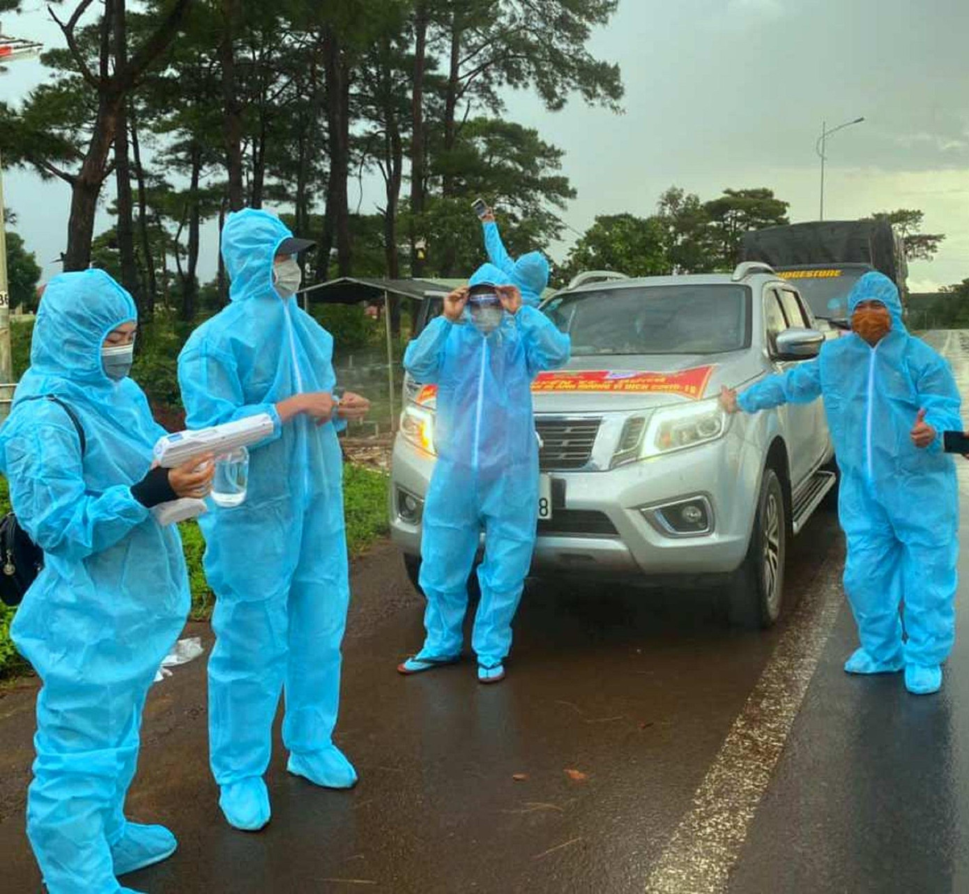 Mỗi thành viên được phân công những công việc cụ thể Mỗi thành viên được phân công những công việc cụ thể