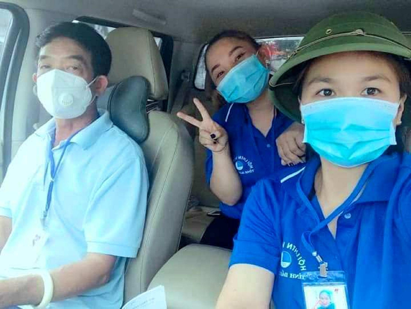 Các thành viên trong nhóm luôn nhiệt tình, vui vẻ Các thành viên trong nhóm luôn nhiệt tình, vui vẻ