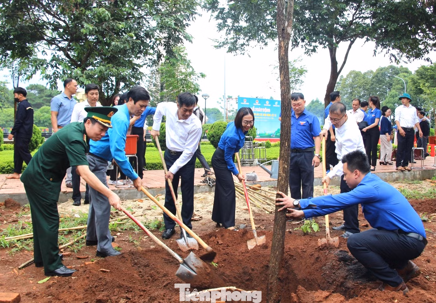 Các đơn vị tham gia trồng cây xanh tại chương trình