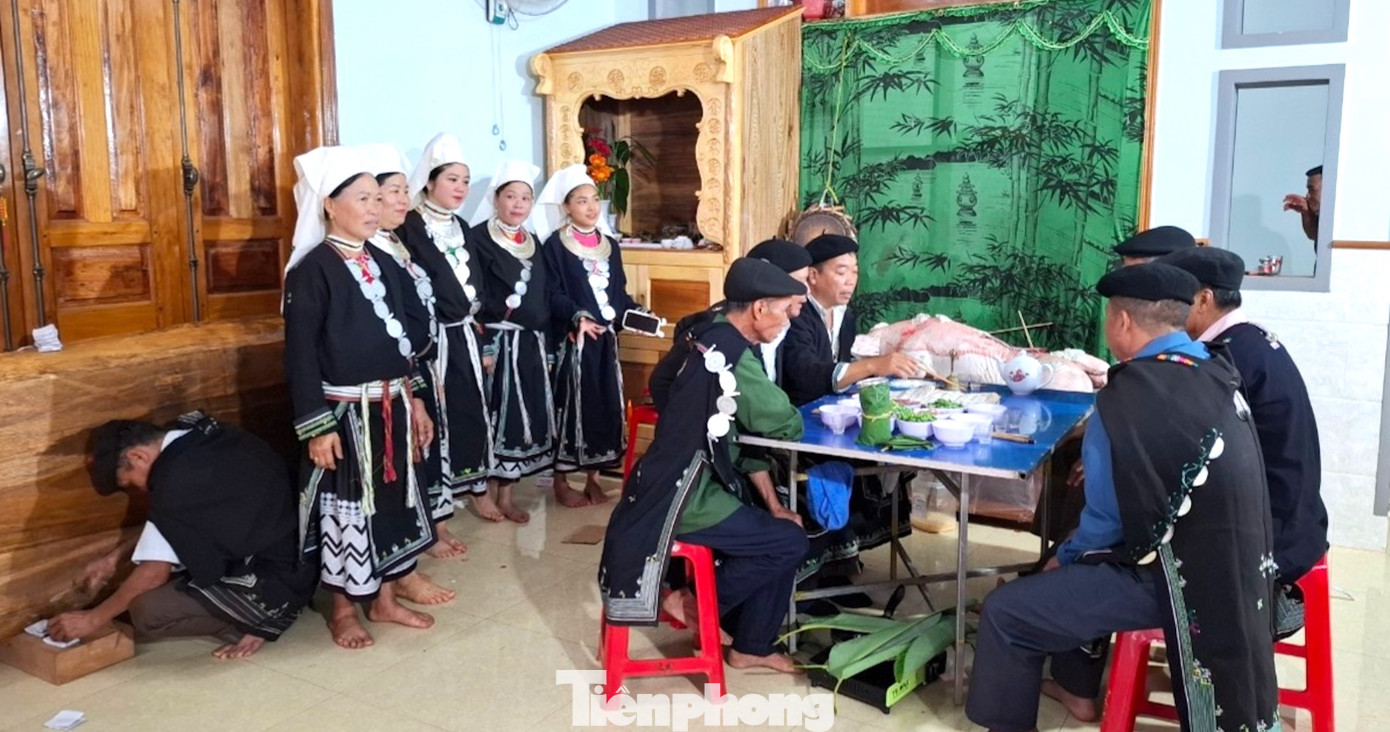 Khi tổ chức lễ, gia đình phải chuẩn bị các lễ vật để cúng.