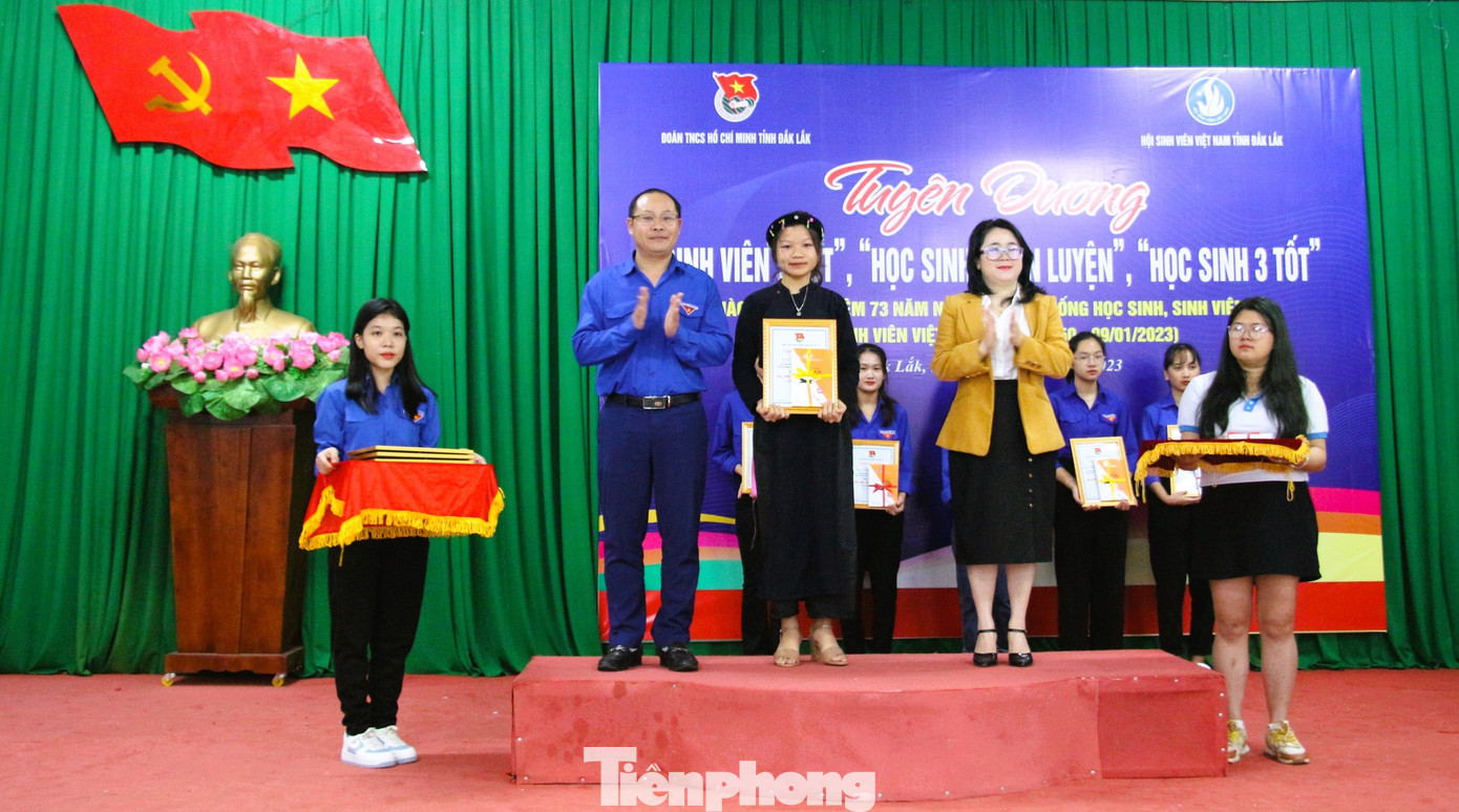 Tuyên dương học sinh 3 rèn luyện