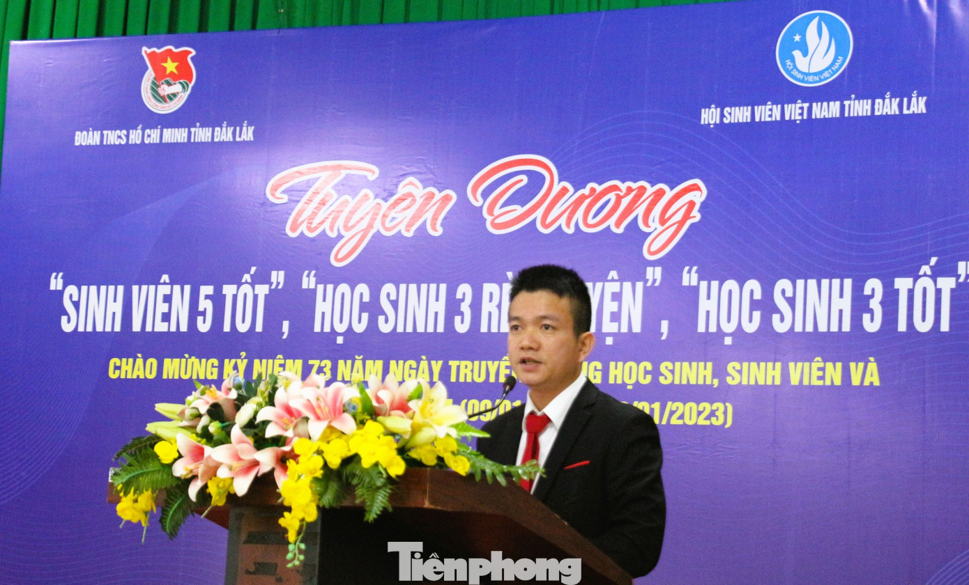 Anh Trần Doãn Tới, Phó Bí thư Tỉnh Đoàn Đắk Lắk phát biểu tại chương trình