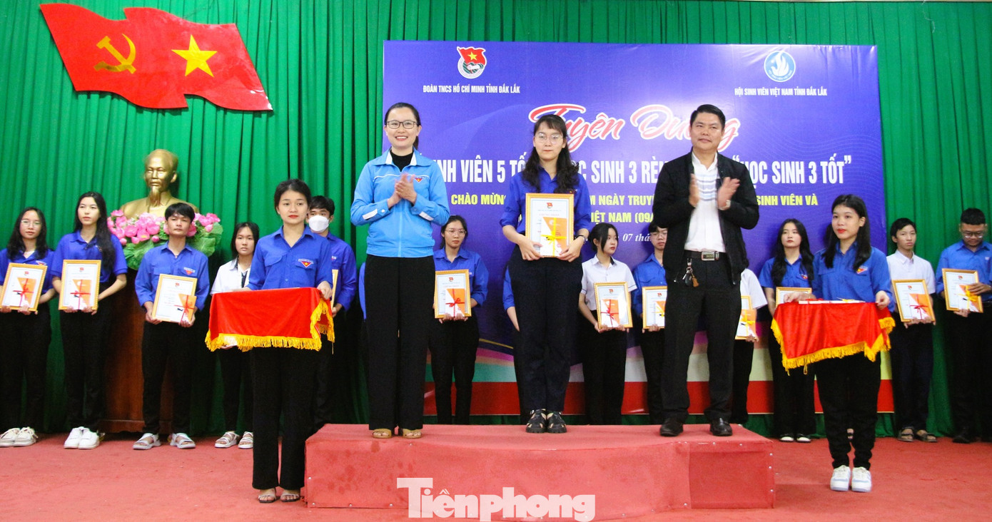 Tuyên dương học sinh 3 tốt