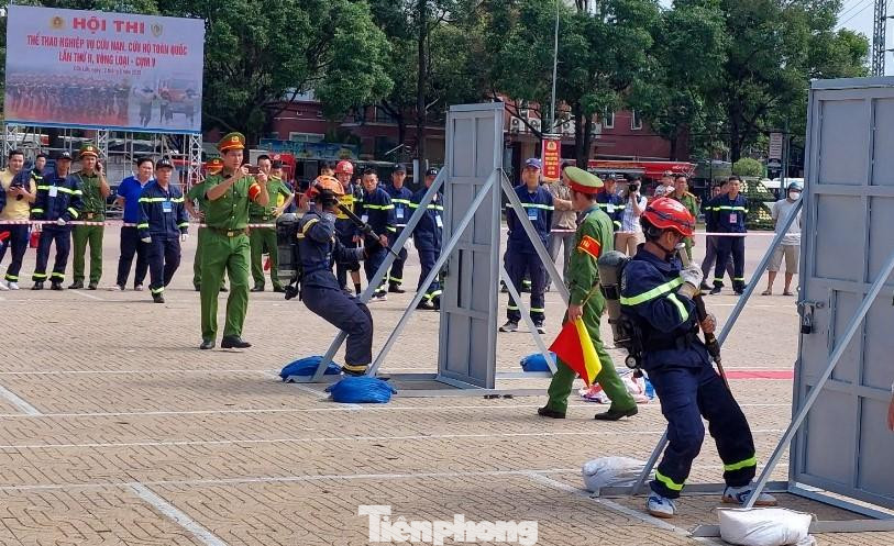 Các chiến sĩ vượt chướng ngại vật Các chiến sĩ vượt chướng ngại vật