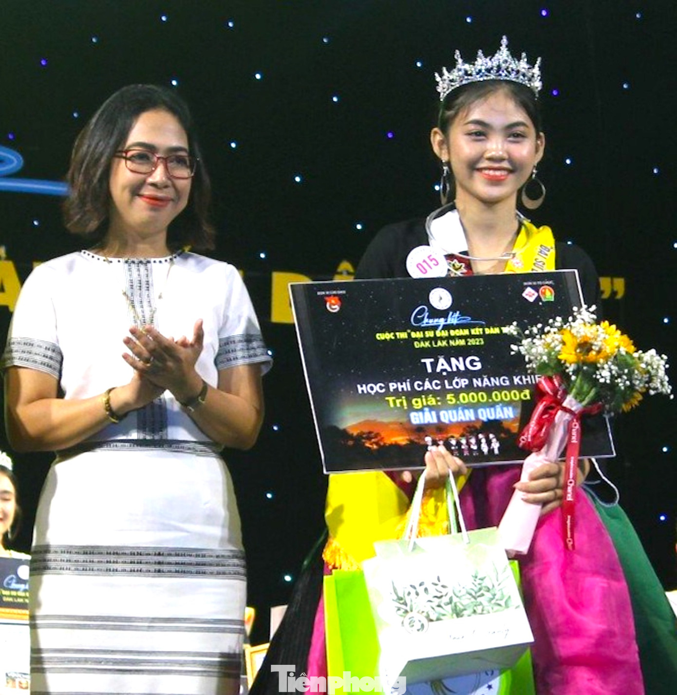 Thí sinh Lê Hoàng Phương đoạt giải quán quân cuộc thi