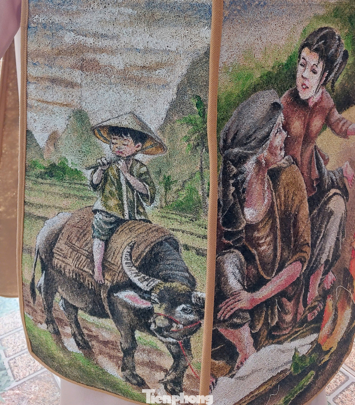 Những bức tranh của anh thường xuất phát từ khoảnh khắc đặc trưng anh lưu giữ được, hoặc từ các bức ảnh về đất nước con người do anh sưu tầm, lồng ghép dấu ấn cá nhân vào tác phẩm.